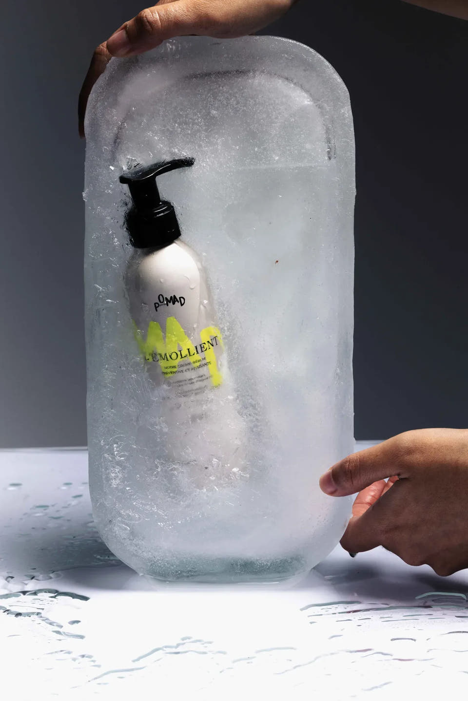 L'Émollient Pomad pris dans la glace
